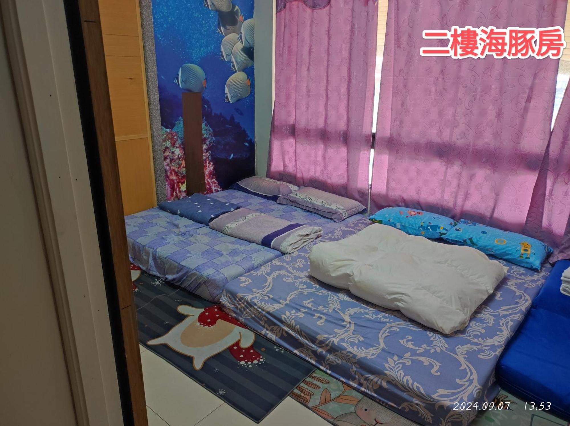 Dolphin Castle Bed and Breakfast Donggang Rum bild